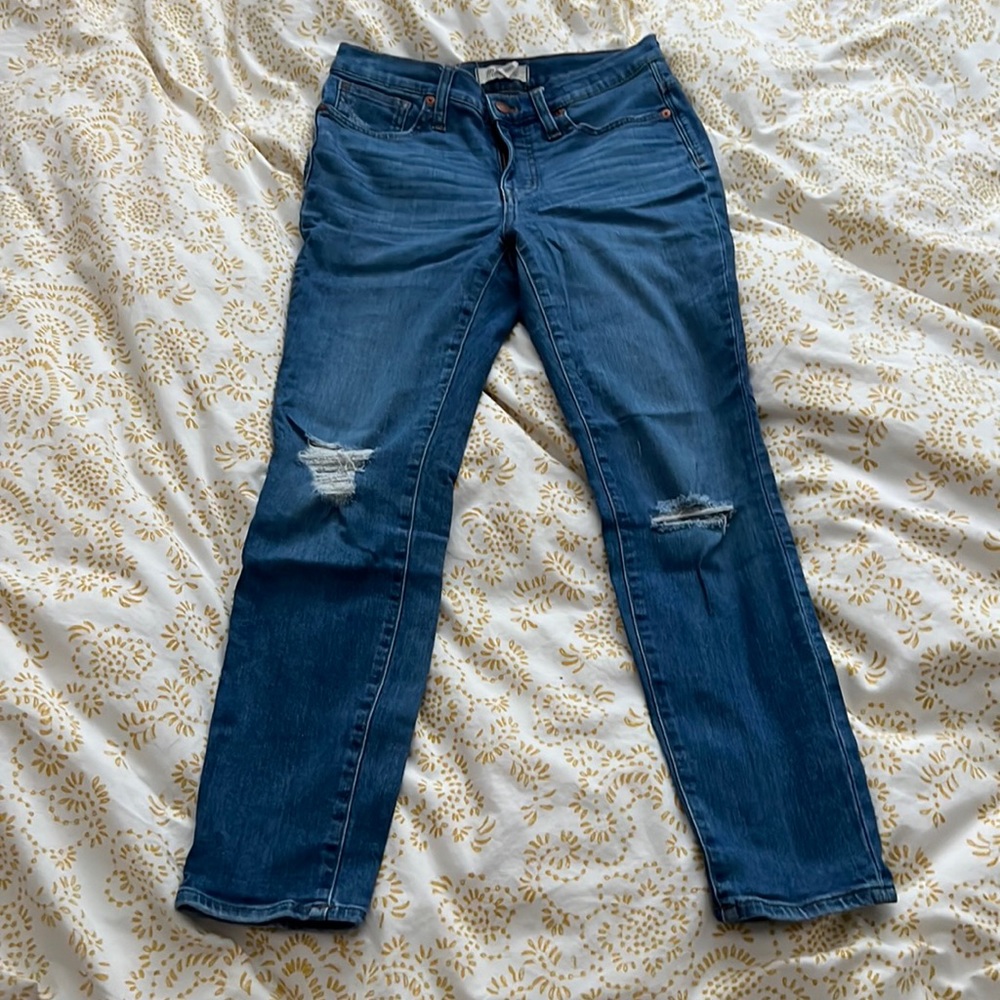 Gently used. Madewell 9" High Rise Skinny Cropped Ripped Jeans Size 26